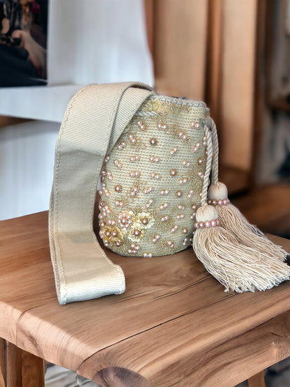 mochila wayuu, mochila decorated, mochila pearls, small size mochila, colombian mochila, made in Colombia, mochila montreal, fashion, Montreal fashion, slow fashion 
