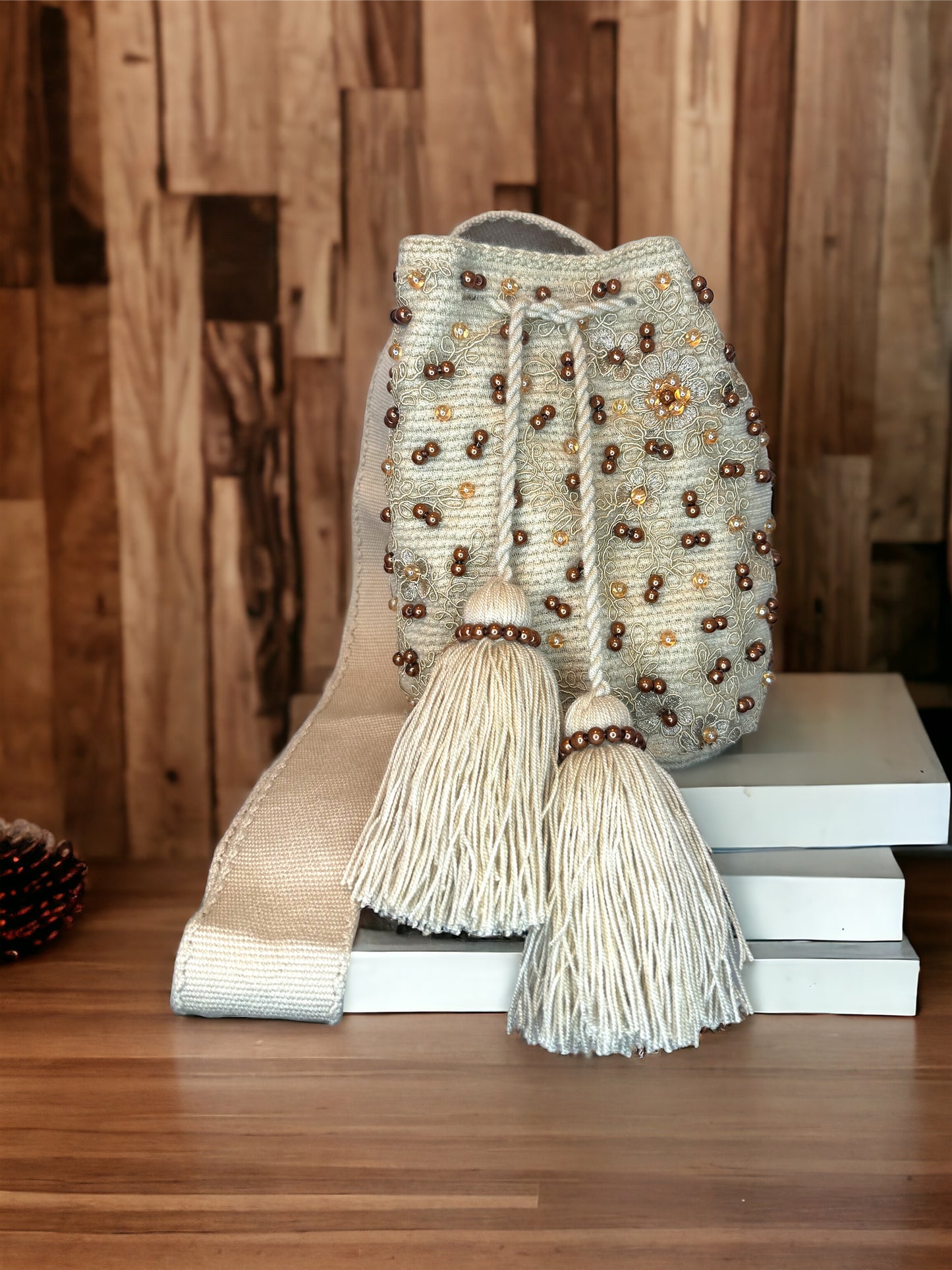mochila wayuu, mochila decorated, mochila pearls, small size mochila, colombian mochila, made in Colombia, mochila montreal, fashion, Montreal fashion, slow fashion 