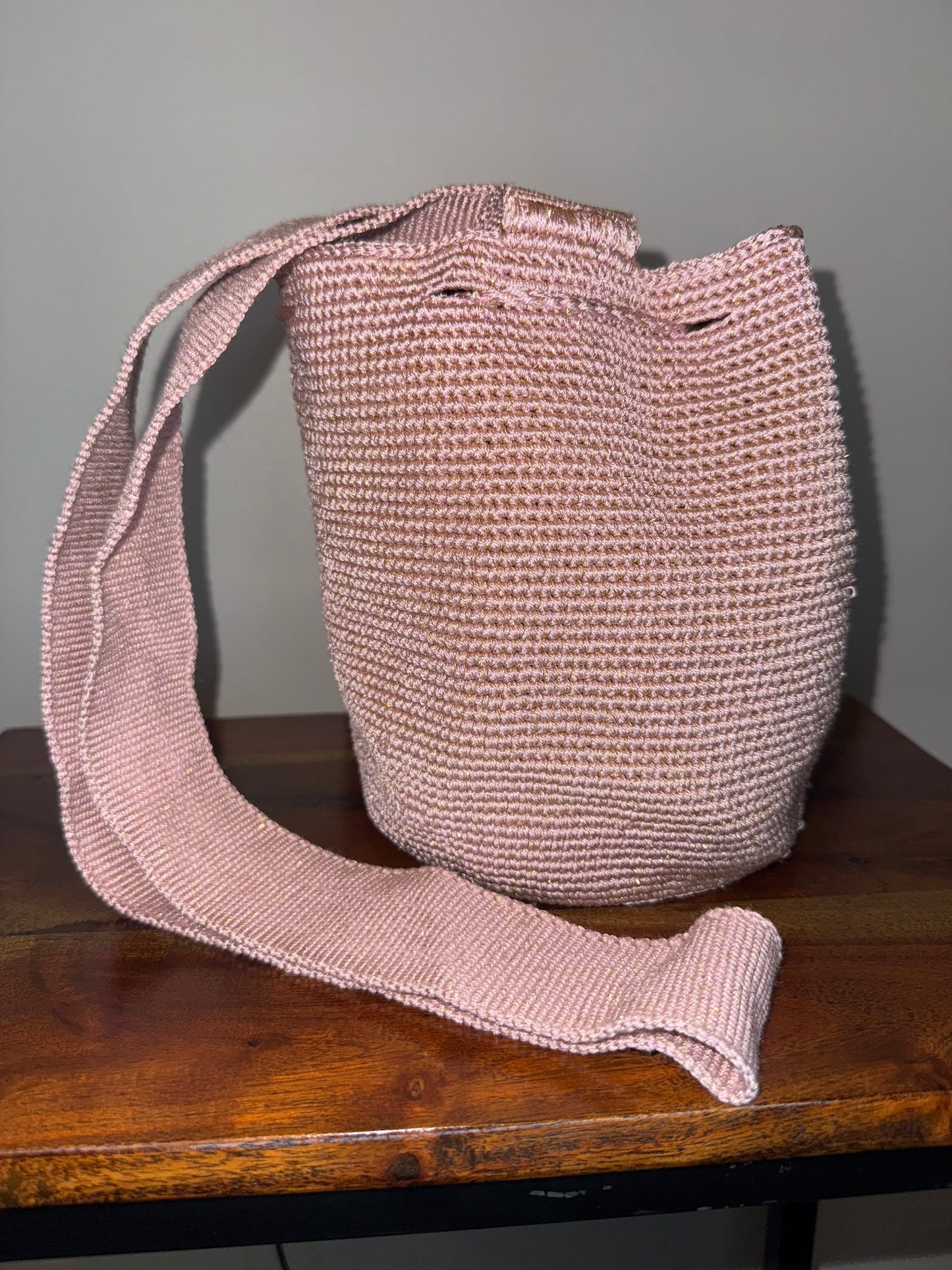 Wayuu bag from Colombia available in Montreal, 100% handmade displaying metallic touches 