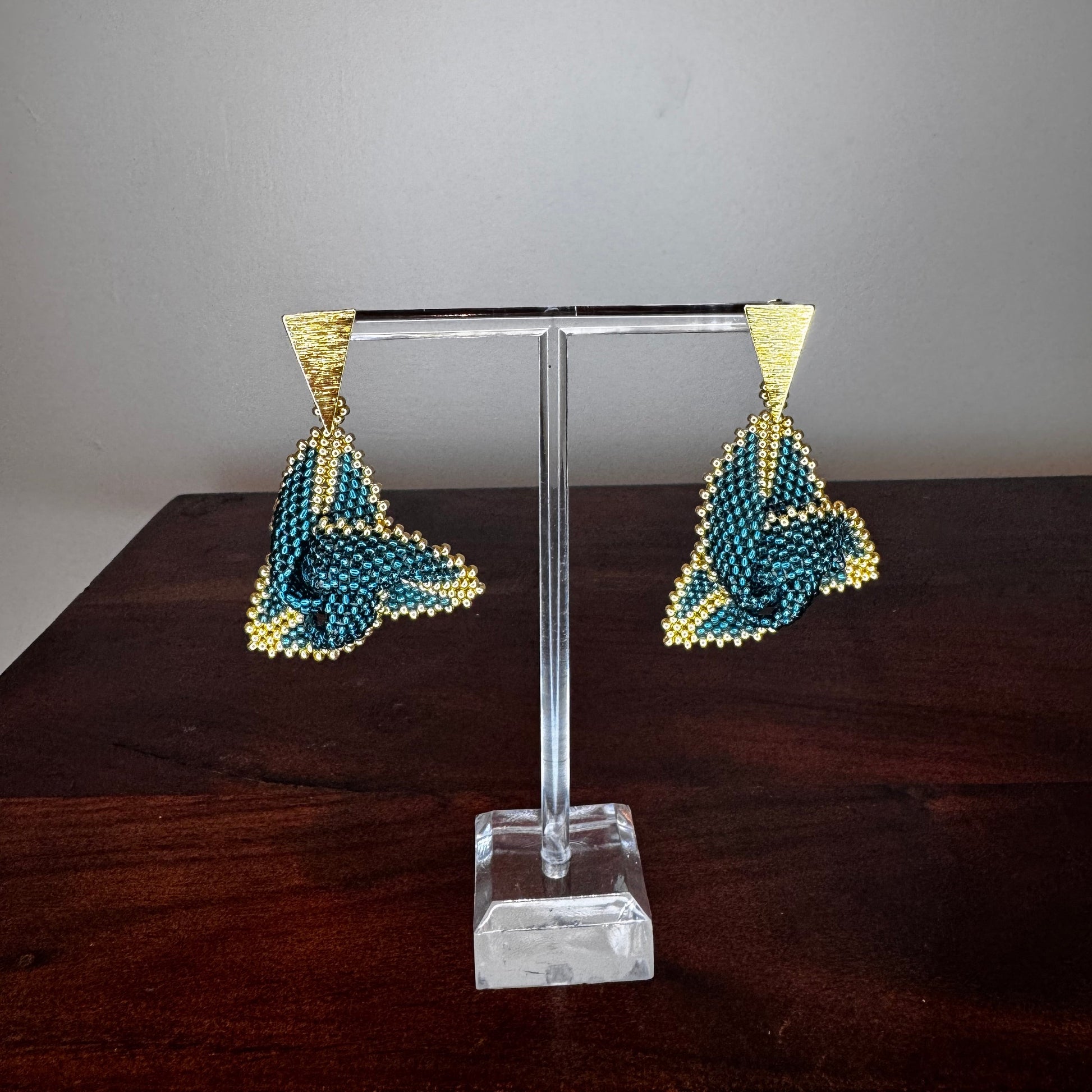 handmade jewelry, handmade earrings, beaded work, made in Colombia, lightweight earrings
