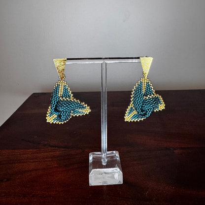 handmade jewelry, handmade earrings, beaded work, made in Colombia, lightweight earrings