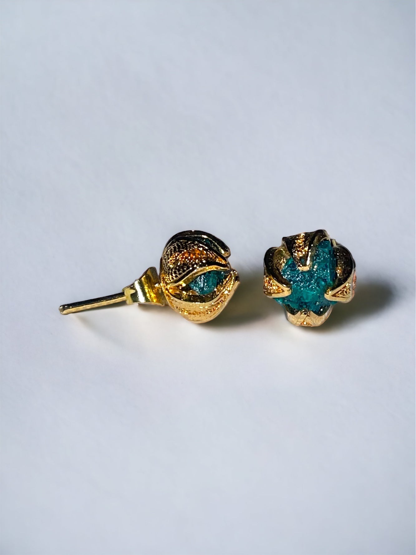 COLOMIBAN emerald stud earring, plated in gold