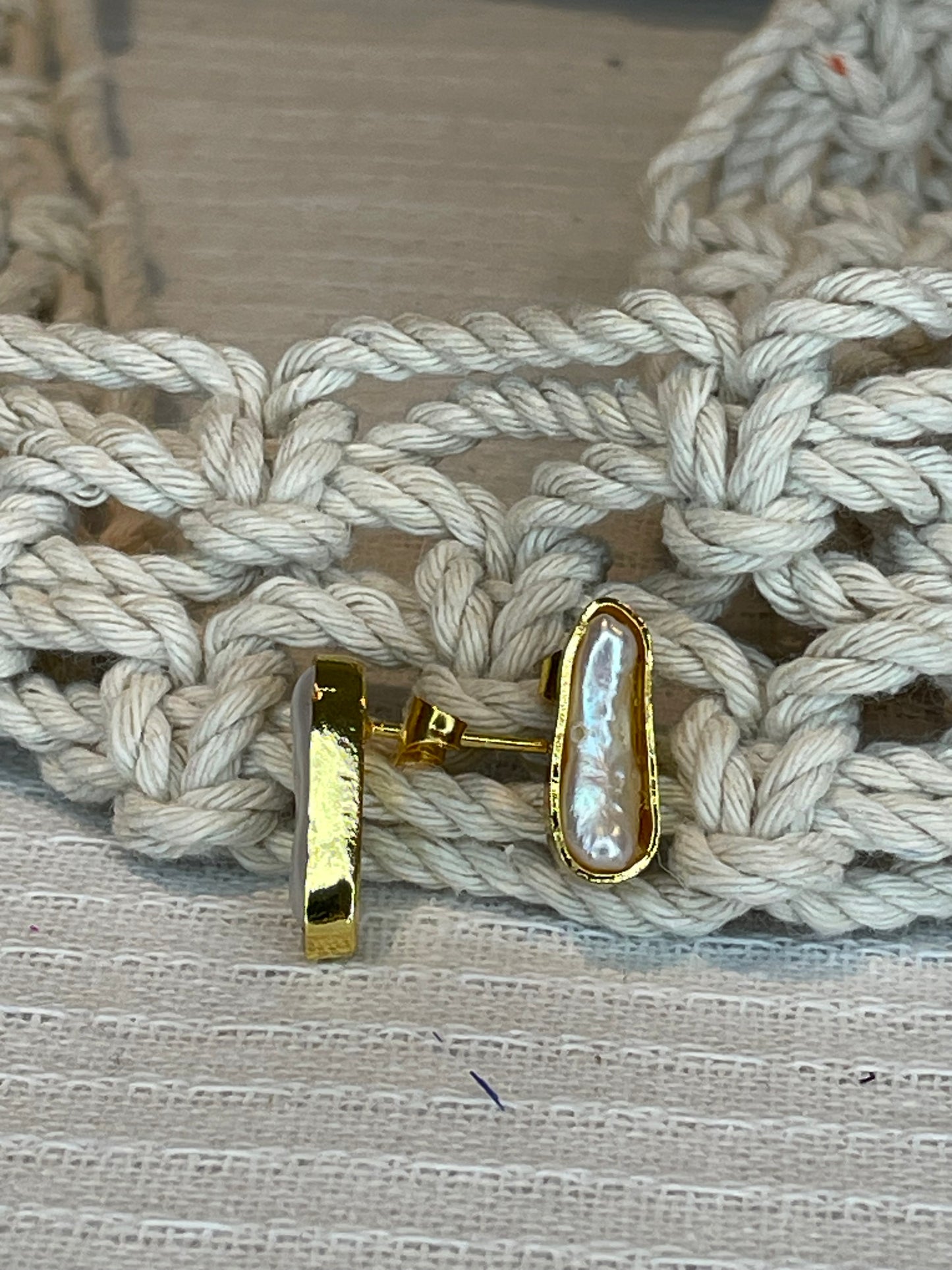 A pair of pearl stick studs with gold plating 