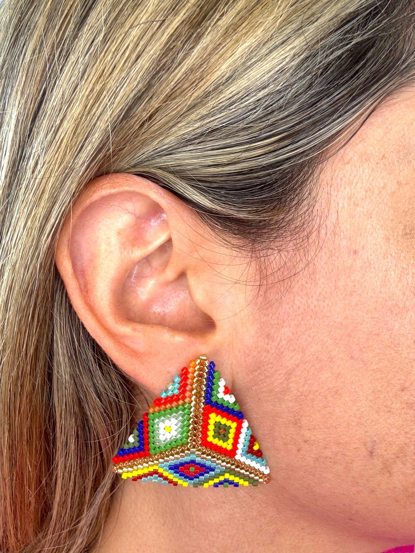 Japanese bead, miyuki work, miyuki earrings, triangle earrings, multi colour earring, made in Colombia, accessories, jewelry, 