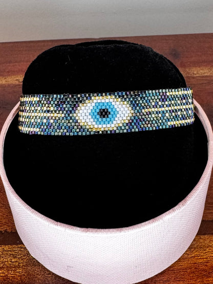Beaded bracelet with eye design 