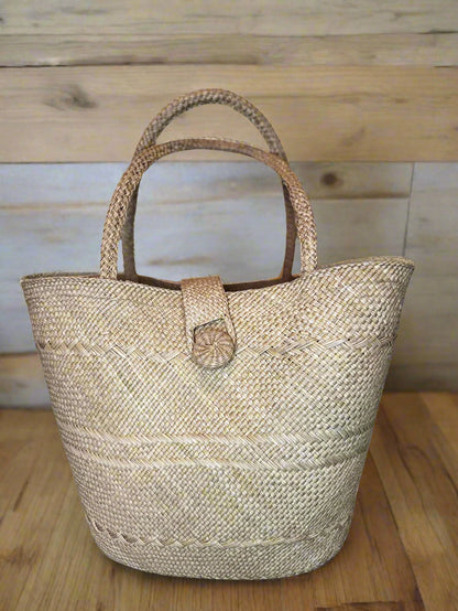 iraca palm tote bag, light weight bag, organic fibres, eco friendly bag