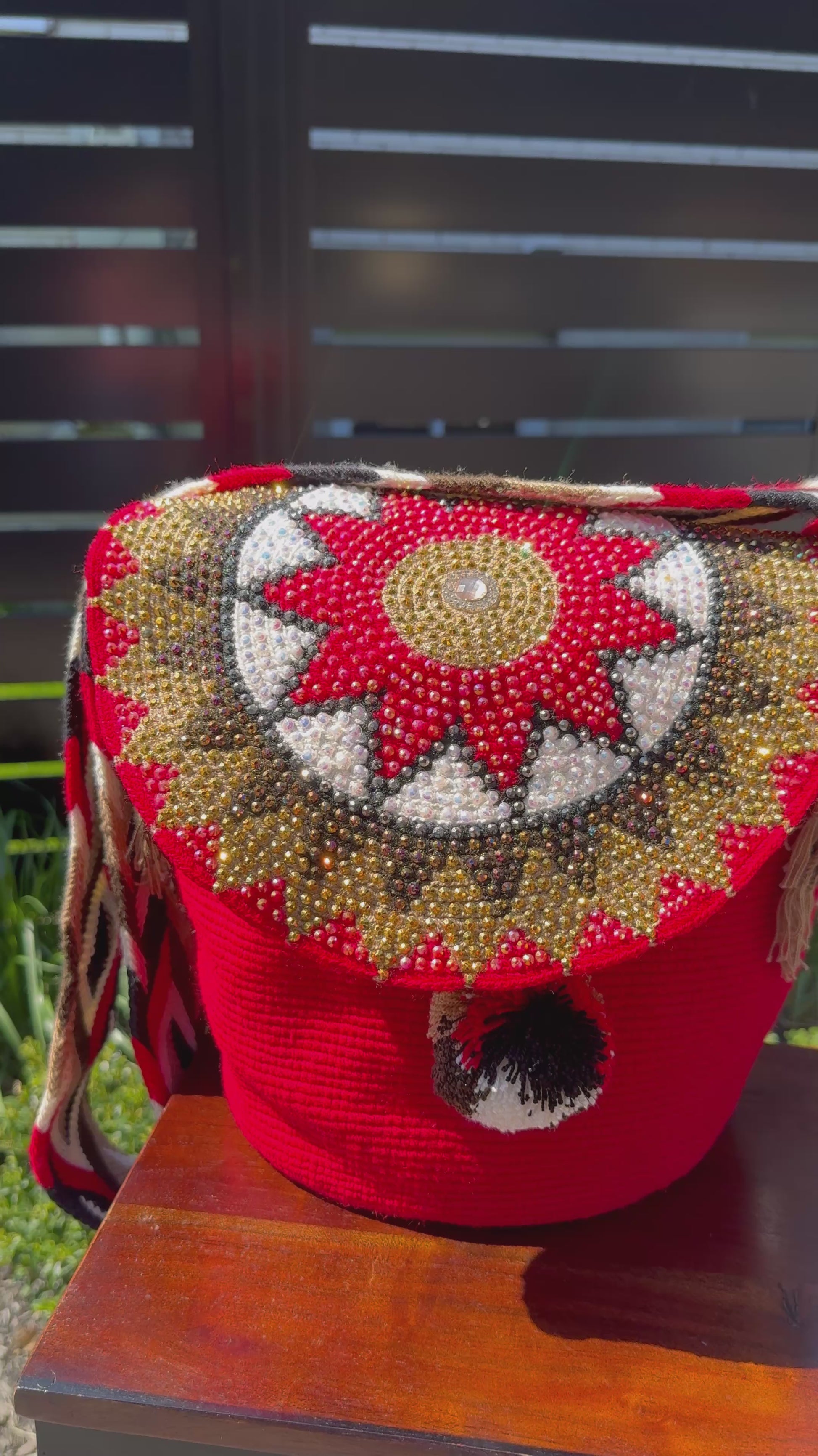 shiny crystal handwoven bag, red handwoven bag, red crossbody bag, spacious handwoven bag, colombian traditional bag in Montreal, boho chic bag style