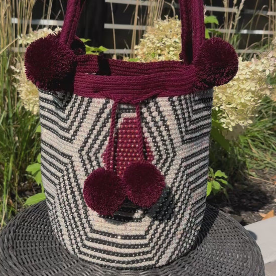 original mochila wayuu, handmade bag, hand knitted bag, burgundy bag, montreal, fashion montreal 