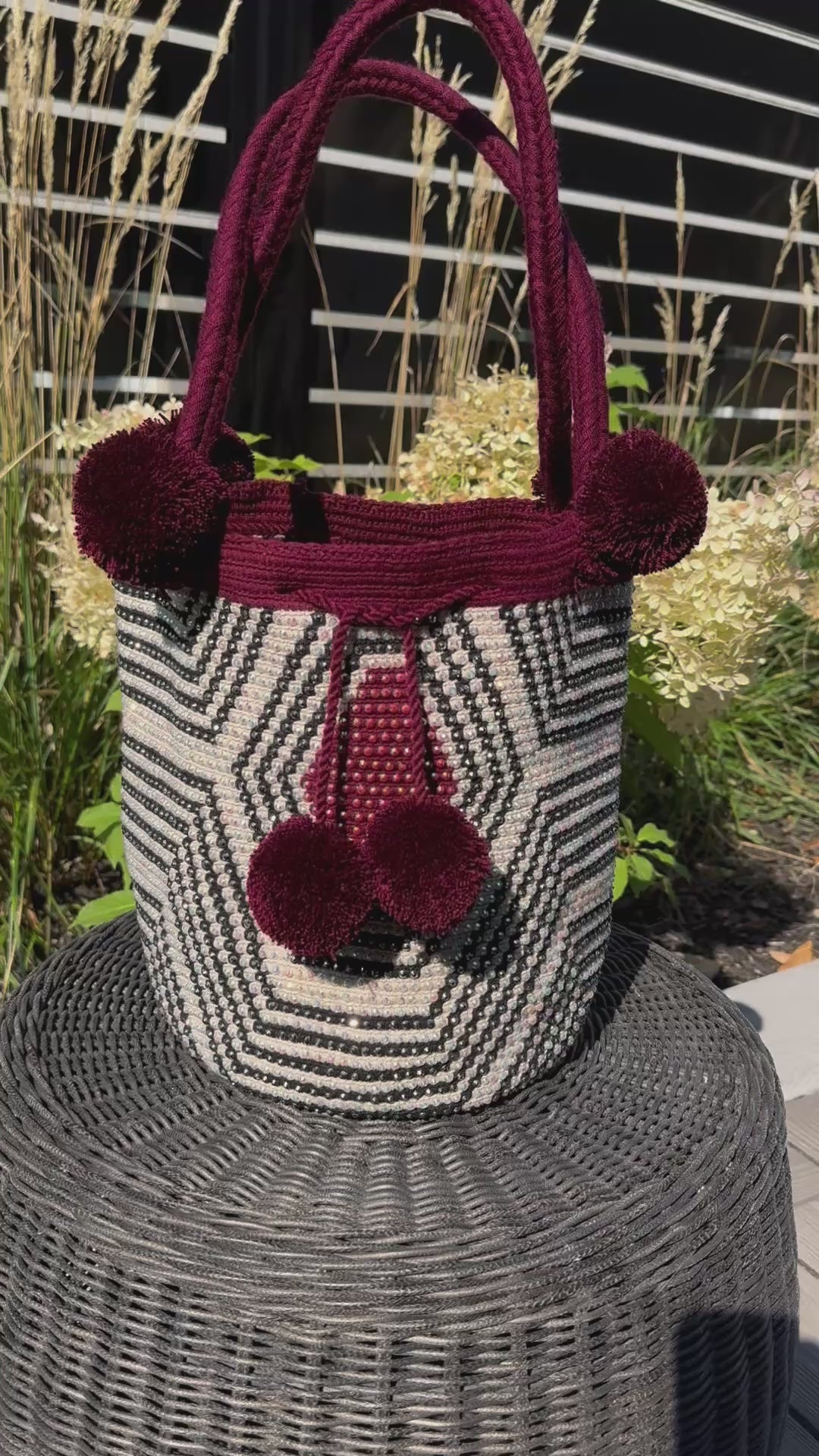 original mochila wayuu, handmade bag, hand knitted bag, burgundy bag, montreal, fashion montreal 