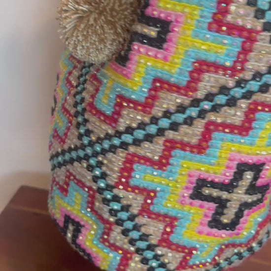 wayuu bag, tote bag, handmade bag, wayuu mochila, made in Colombia, crystals bag