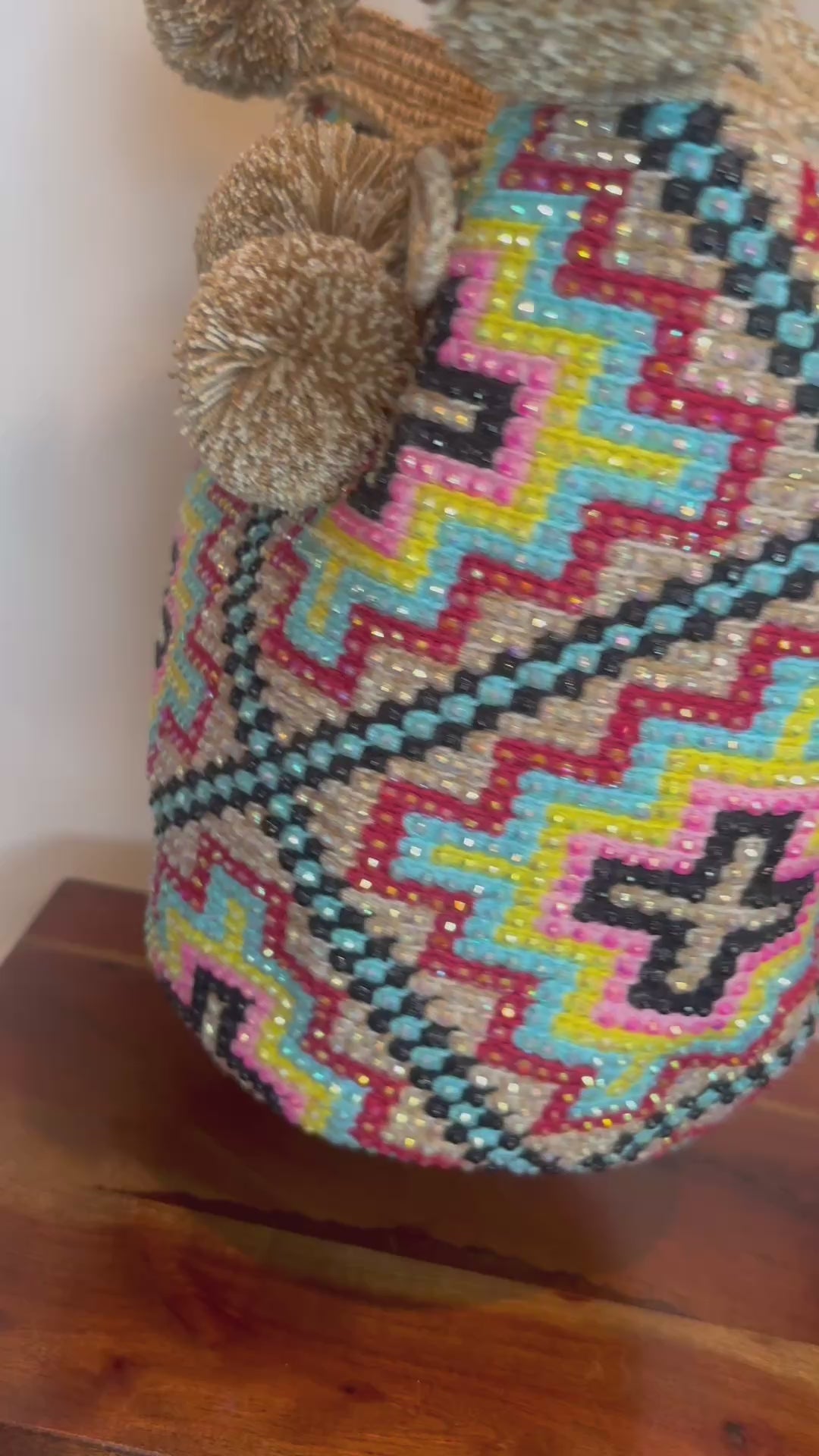 wayuu bag, tote bag, handmade bag, wayuu mochila, made in Colombia, crystals bag