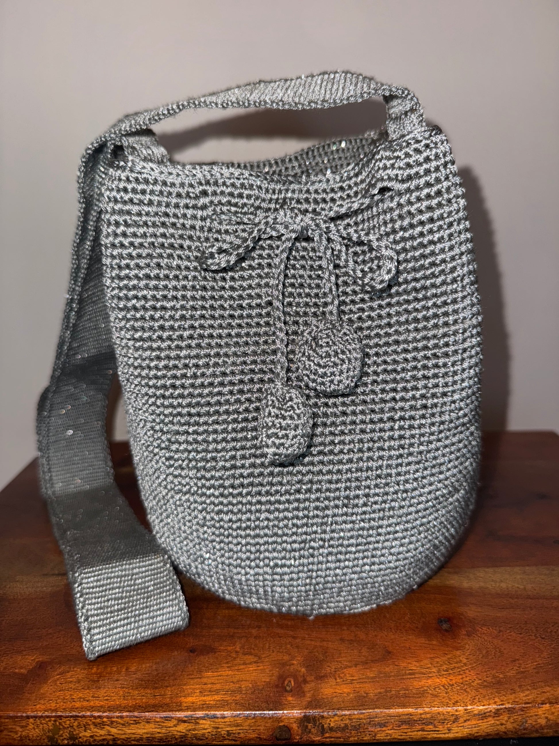 Wayuu bag from Colombia available in Montreal, 100% handmade displaying metallic touches 