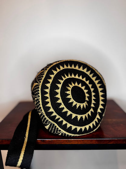 wayuu bag, mochila wayuu, handmade bag, organic cotton, black and gold bag